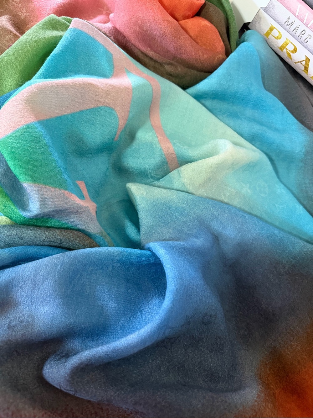 Louis Vuitton Multicolor Gradient Monogram Scarf. - Picture 6 of 16